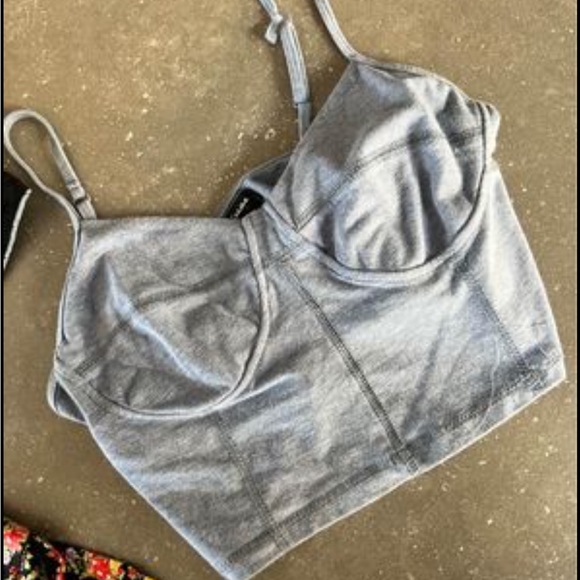 Crop tops - Picture 3 of 3